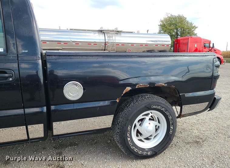 image for item MG9768 2003 Chevrolet Silverado 1500  pickup truck