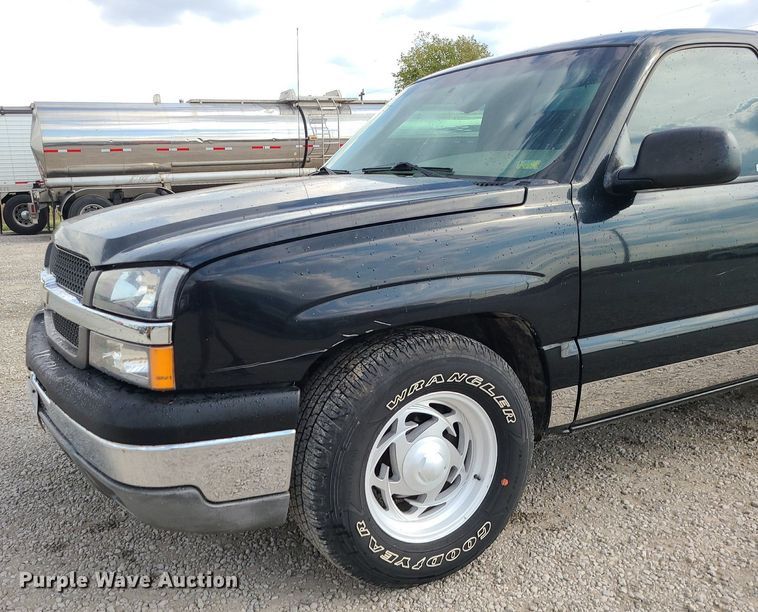 image for item MG9768 2003 Chevrolet Silverado 1500  pickup truck