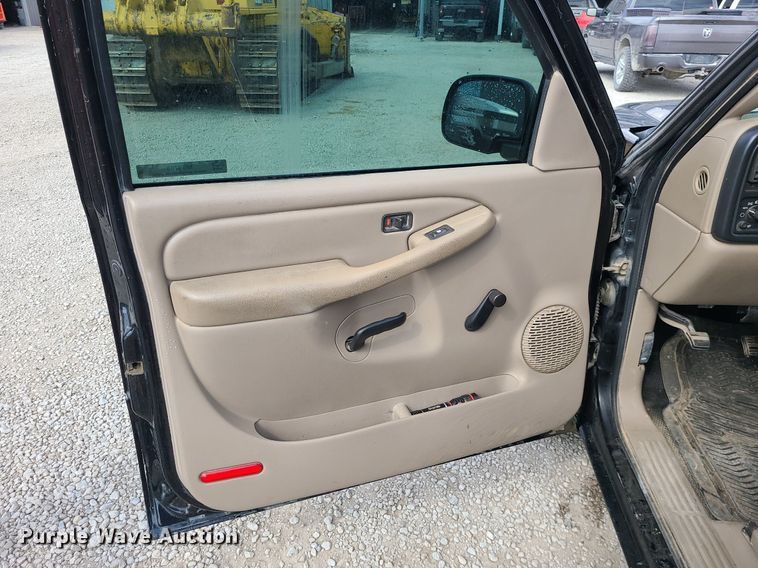 image for item MG9768 2003 Chevrolet Silverado 1500  pickup truck