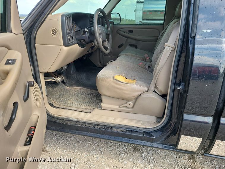 image for item MG9768 2003 Chevrolet Silverado 1500  pickup truck