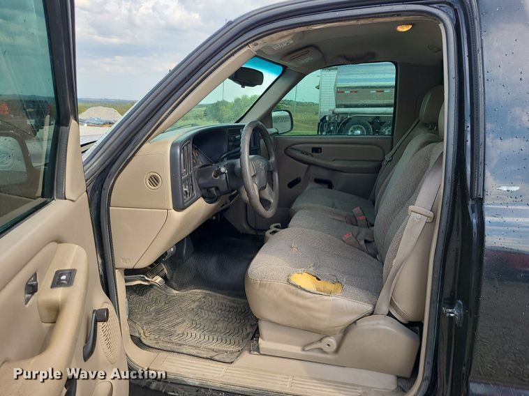 image for item MG9768 2003 Chevrolet Silverado 1500  pickup truck