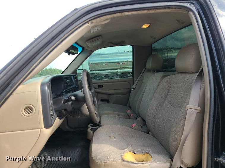 image for item MG9768 2003 Chevrolet Silverado 1500  pickup truck