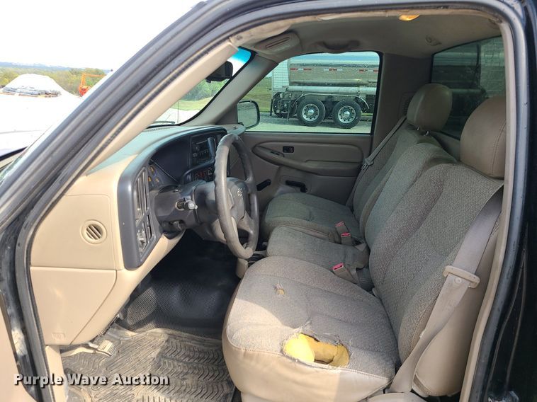 image for item MG9768 2003 Chevrolet Silverado 1500  pickup truck