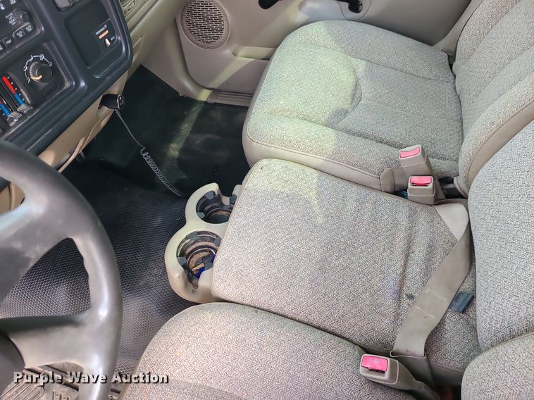 image for item MG9768 2003 Chevrolet Silverado 1500  pickup truck