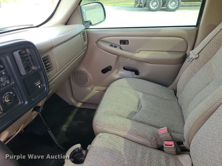 image for item MG9768 2003 Chevrolet Silverado 1500  pickup truck