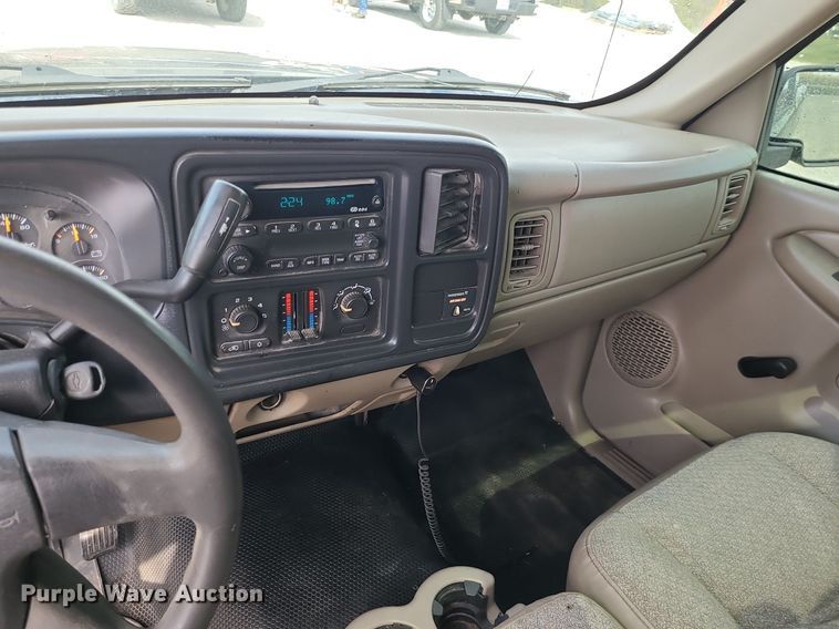 image for item MG9768 2003 Chevrolet Silverado 1500  pickup truck