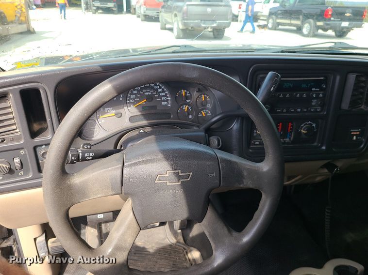 image for item MG9768 2003 Chevrolet Silverado 1500  pickup truck