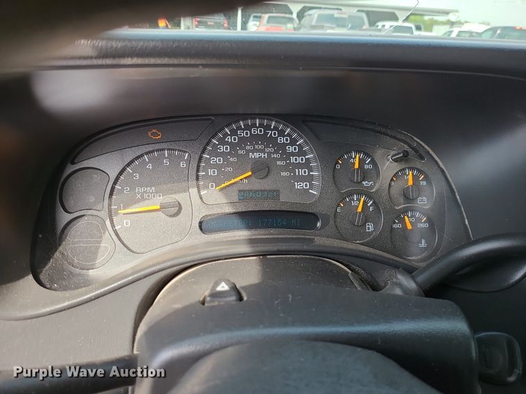 image for item MG9768 2003 Chevrolet Silverado 1500  pickup truck