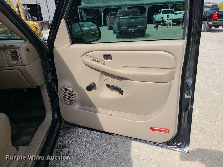 image for item MG9768 2003 Chevrolet Silverado 1500  pickup truck