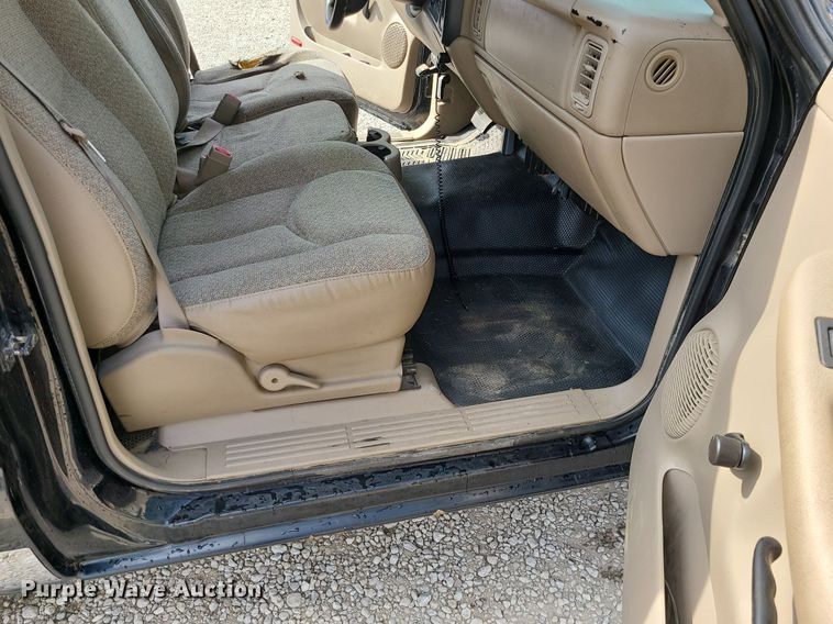 image for item MG9768 2003 Chevrolet Silverado 1500  pickup truck