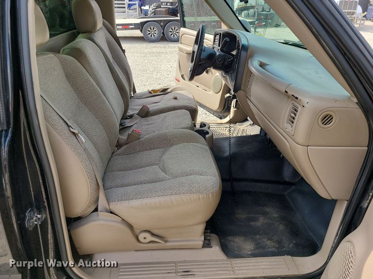 image for item MG9768 2003 Chevrolet Silverado 1500  pickup truck