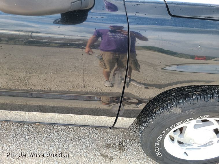 image for item MG9768 2003 Chevrolet Silverado 1500  pickup truck