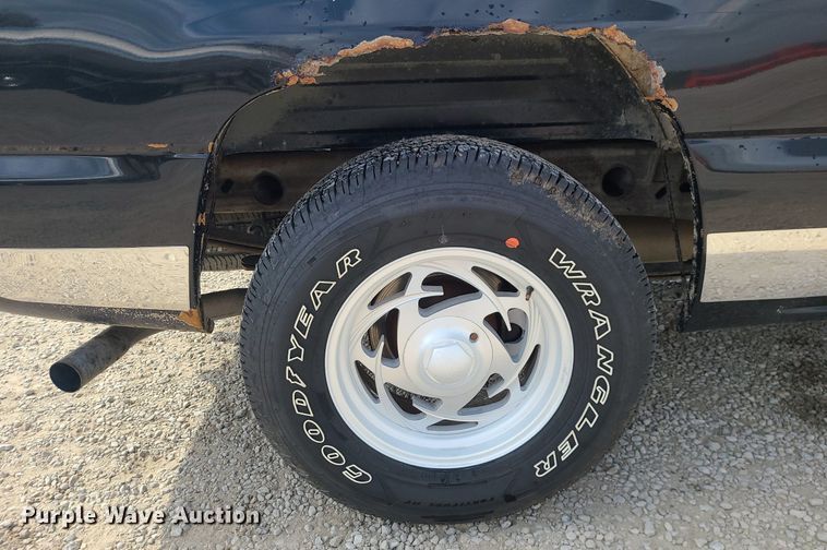 image for item MG9768 2003 Chevrolet Silverado 1500  pickup truck