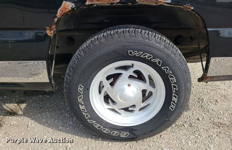 image for item MG9768 2003 Chevrolet Silverado 1500  pickup truck