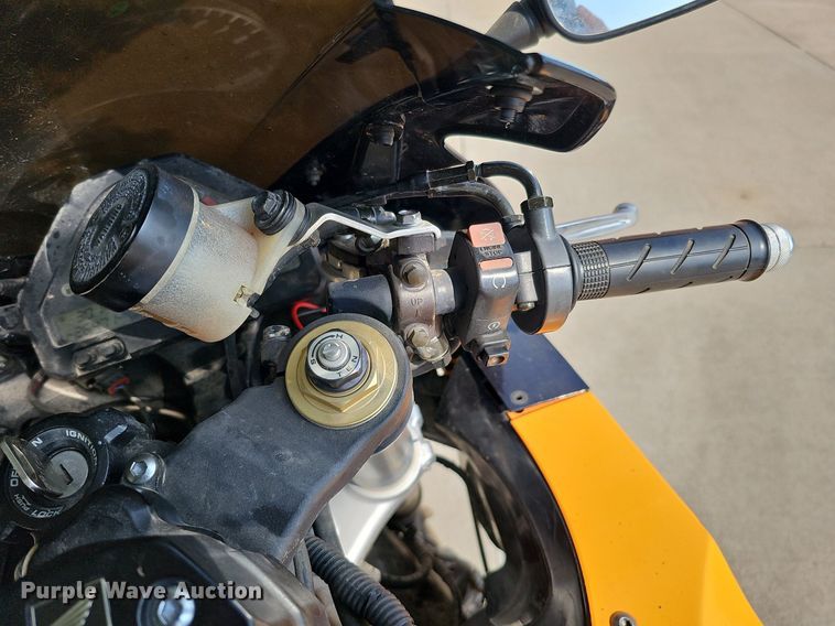 image for item MH9334 2005 Honda CBR1000RR  motorcycle