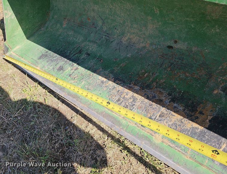 image for item MH9362 2004 John Deere 790  tractor