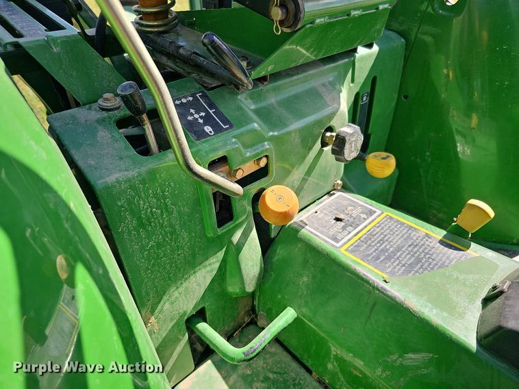 image for item MH9362 2004 John Deere 790  tractor