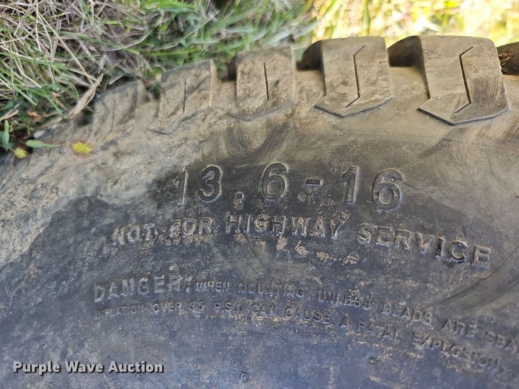 image for item MH9362 2004 John Deere 790  tractor