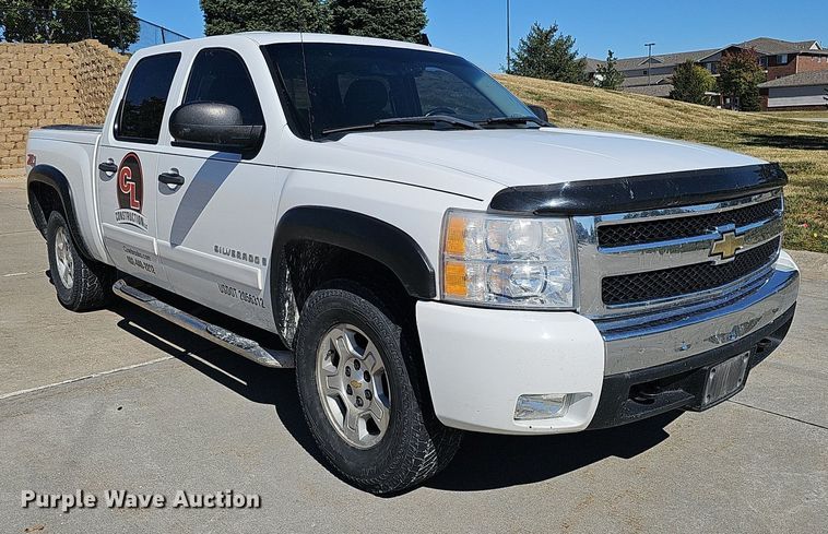 image for item MH9371 2008 Chevrolet Silverado  Crew Cab pickup truck