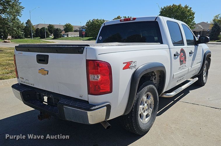 image for item MH9371 2008 Chevrolet Silverado  Crew Cab pickup truck