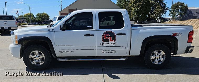 image for item MH9371 2008 Chevrolet Silverado  Crew Cab pickup truck