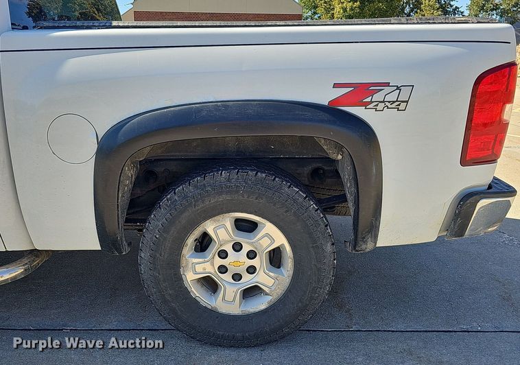 image for item MH9371 2008 Chevrolet Silverado  Crew Cab pickup truck