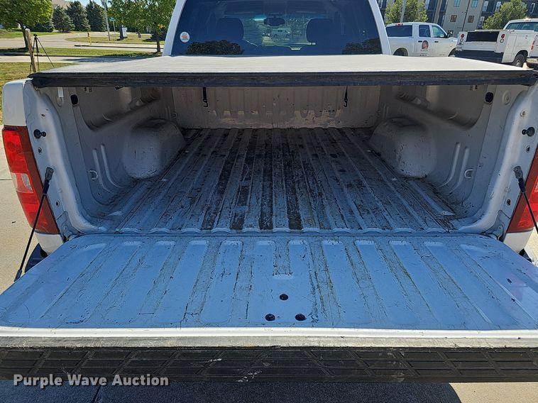 image for item MH9371 2008 Chevrolet Silverado  Crew Cab pickup truck