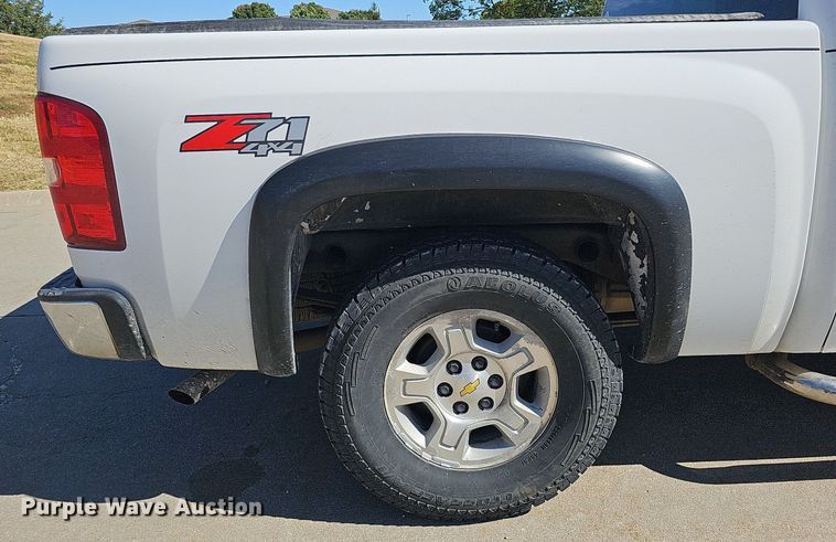 image for item MH9371 2008 Chevrolet Silverado  Crew Cab pickup truck