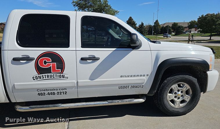 image for item MH9371 2008 Chevrolet Silverado  Crew Cab pickup truck