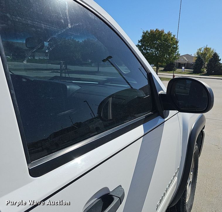 image for item MH9371 2008 Chevrolet Silverado  Crew Cab pickup truck