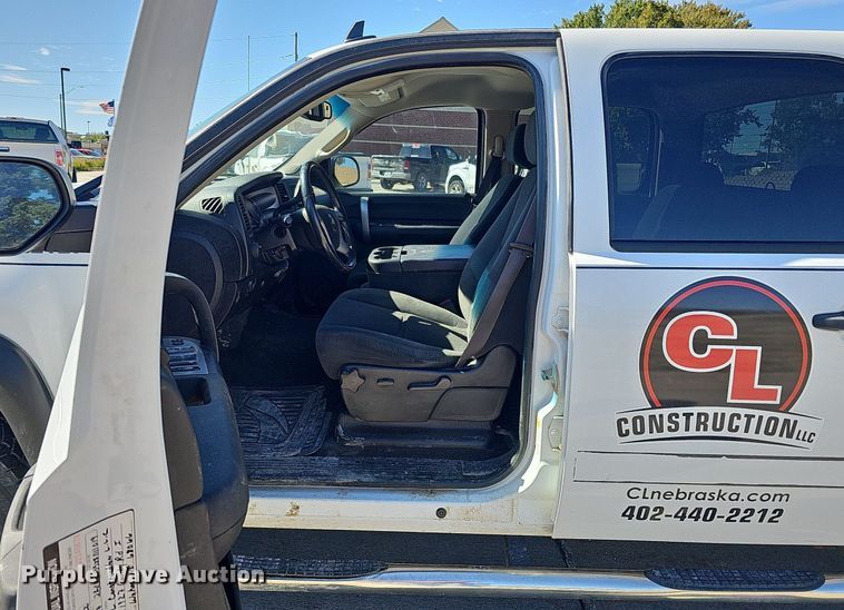 image for item MH9371 2008 Chevrolet Silverado  Crew Cab pickup truck