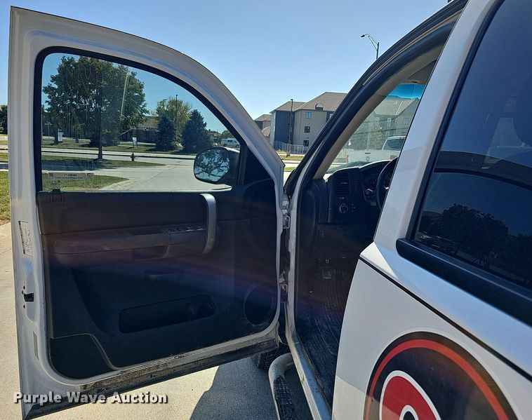 image for item MH9371 2008 Chevrolet Silverado  Crew Cab pickup truck