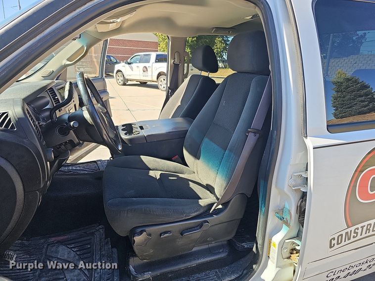 image for item MH9371 2008 Chevrolet Silverado  Crew Cab pickup truck