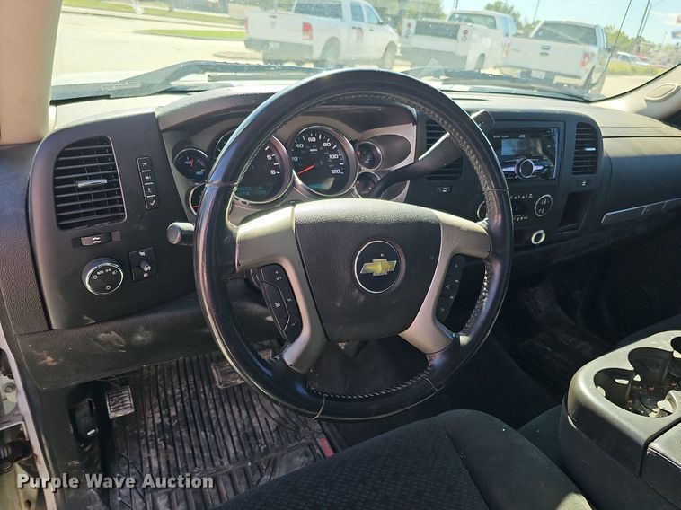 image for item MH9371 2008 Chevrolet Silverado  Crew Cab pickup truck