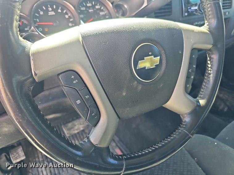 image for item MH9371 2008 Chevrolet Silverado  Crew Cab pickup truck