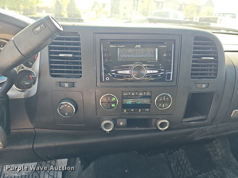 image for item MH9371 2008 Chevrolet Silverado  Crew Cab pickup truck