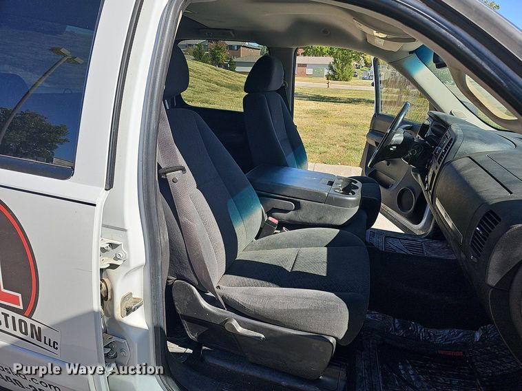 image for item MH9371 2008 Chevrolet Silverado  Crew Cab pickup truck