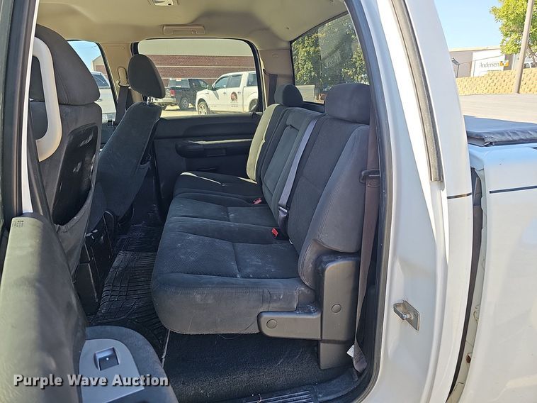 image for item MH9371 2008 Chevrolet Silverado  Crew Cab pickup truck