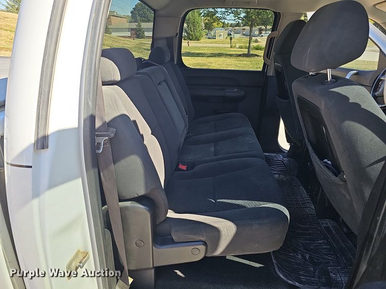 image for item MH9371 2008 Chevrolet Silverado  Crew Cab pickup truck