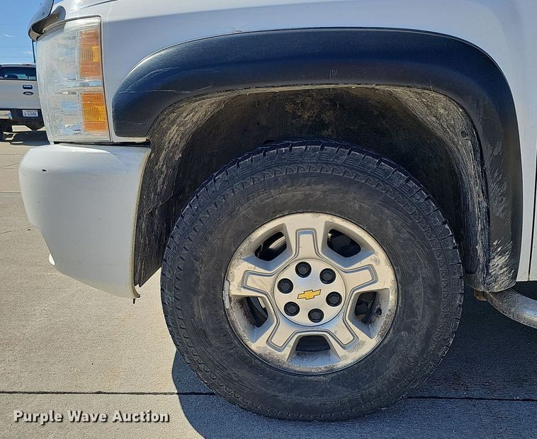 image for item MH9371 2008 Chevrolet Silverado  Crew Cab pickup truck