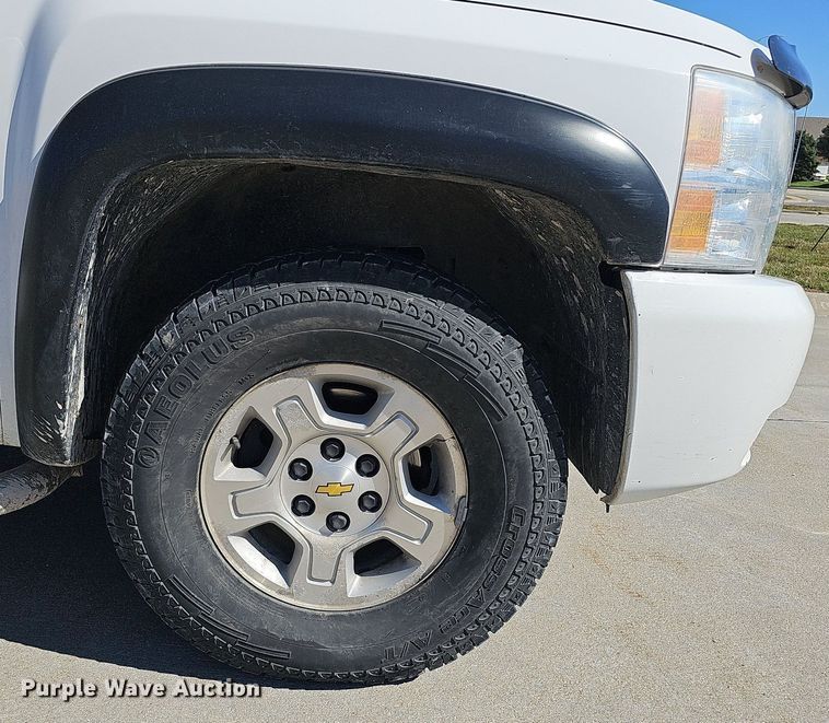 image for item MH9371 2008 Chevrolet Silverado  Crew Cab pickup truck