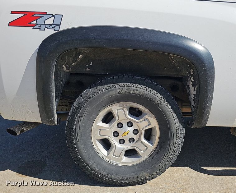 image for item MH9371 2008 Chevrolet Silverado  Crew Cab pickup truck