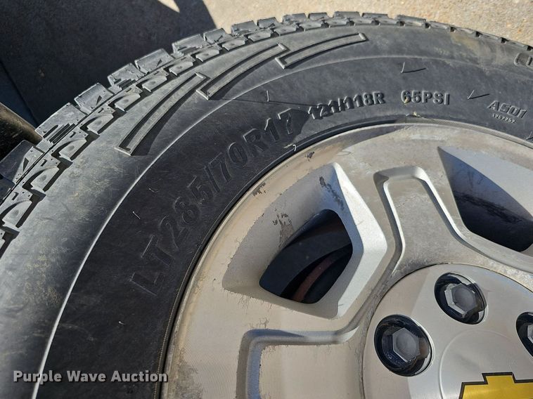 image for item MH9371 2008 Chevrolet Silverado  Crew Cab pickup truck