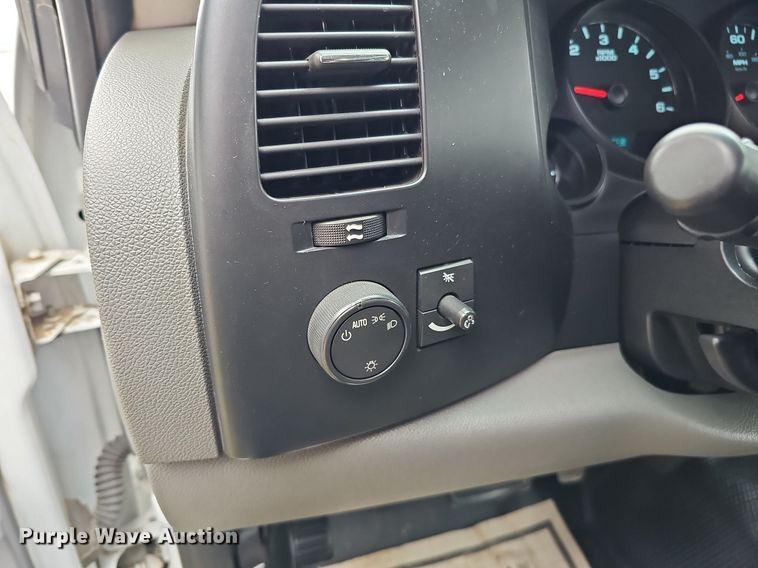 image for item MH9406 2008 Chevrolet Silverado 1500  Crew Cab pickup truck