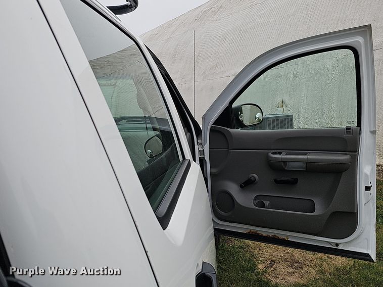 image for item MH9406 2008 Chevrolet Silverado 1500  Crew Cab pickup truck