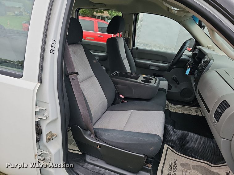 image for item MH9406 2008 Chevrolet Silverado 1500  Crew Cab pickup truck