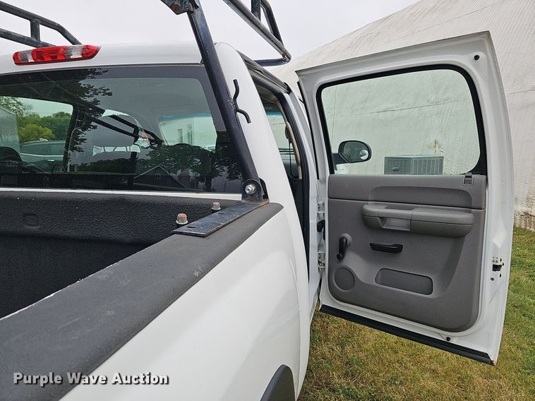 image for item MH9406 2008 Chevrolet Silverado 1500  Crew Cab pickup truck