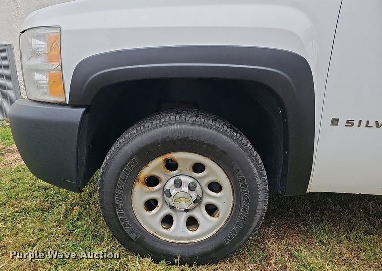 image for item MH9406 2008 Chevrolet Silverado 1500  Crew Cab pickup truck