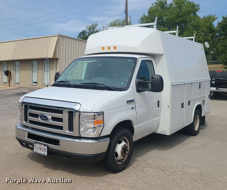 image for item MJ9374 2015 Ford E350 Super Duty  utility van