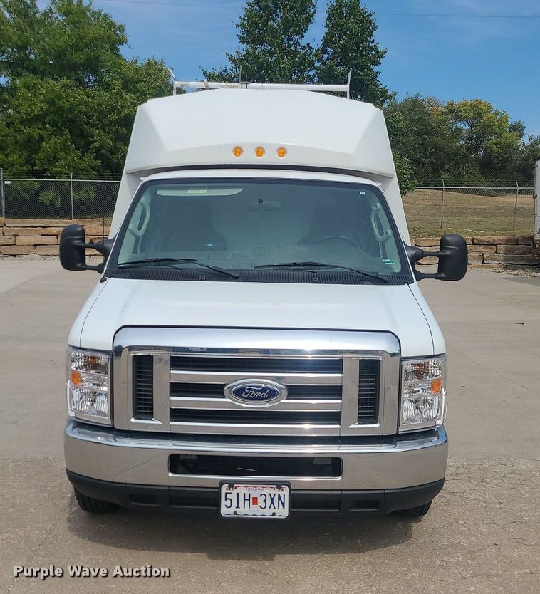 image for item MJ9374 2015 Ford E350 Super Duty  utility van